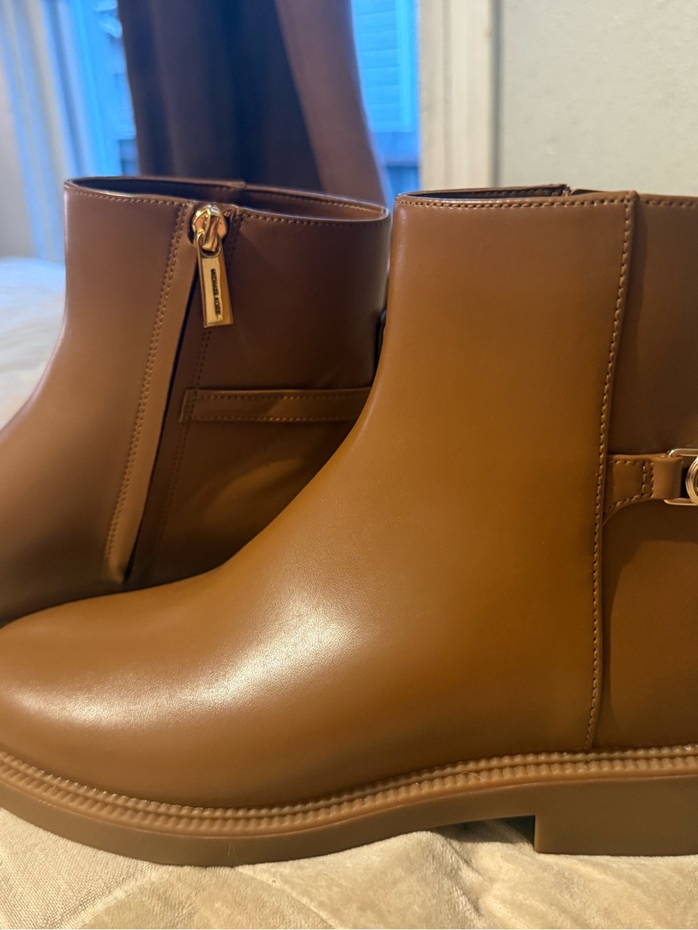 Michael Kors Women’s Ankle Boots - Size 8 - Like New - Picture 3 of 4